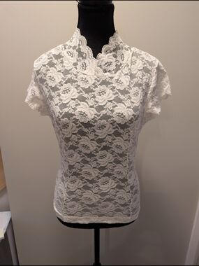 Delicate Lace Short-Sleeve Women's Top - White